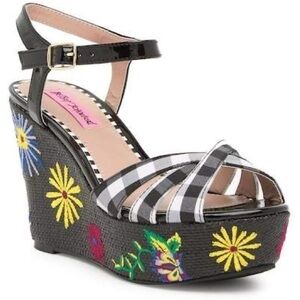 Betsey Johnson - TRACI - plaid gingham picnic embroidered wedge heels 6 NWOT